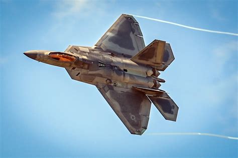 what does the f-22 jet use