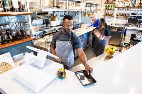 What Does Tip Out Mean For Servers