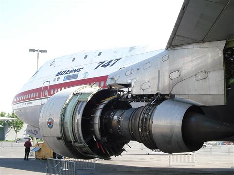 what engines power the boeing 747