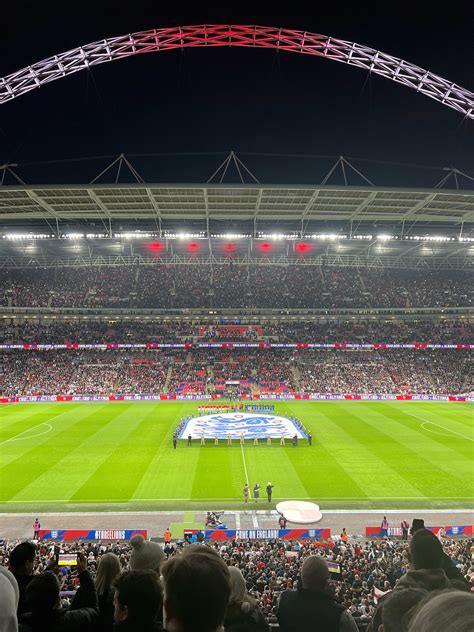 what football club plays at wembley stadium