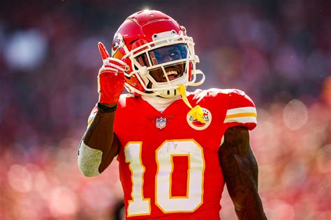 what football team is tyreek hill on