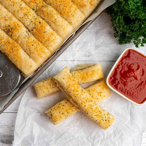 What Goes With Breadsticks