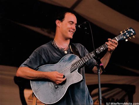 what guitar does dave matthews play