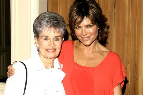 what happened to lisa rinna's mom