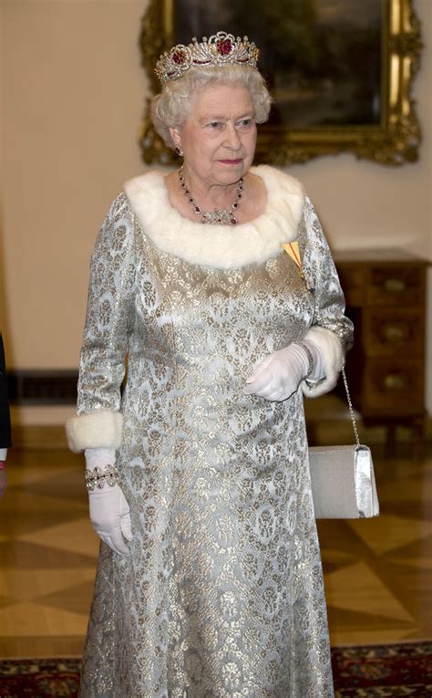 what happened to queen elizabeth's clothes