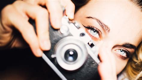 what happens if camera flashes