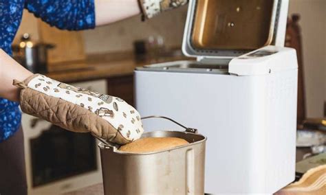 What Is A Breadmaker And How Does It Work