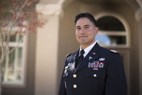 what is a captain in the army