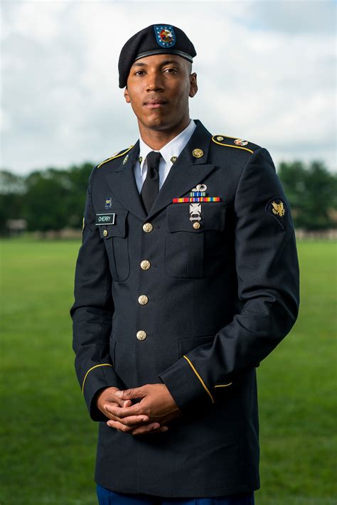 what is a captain in the army in charge of