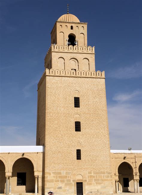 what is a minaret in a mosque