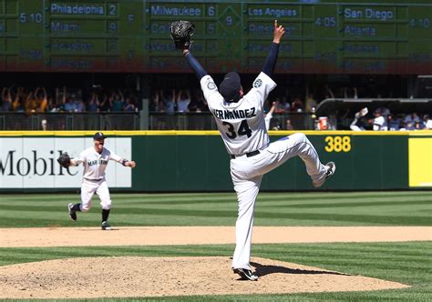 what is a perfect game in baseball 9