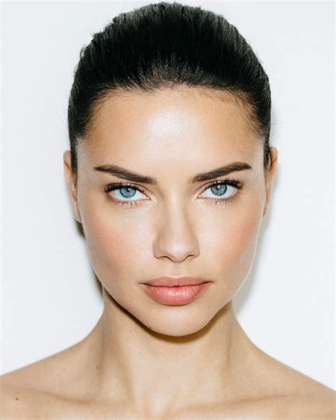 what is adriana lima face shape