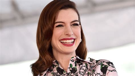 what is anne hathaway's real name