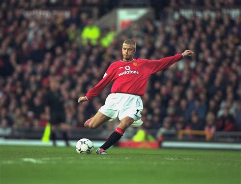what is david beckham famous for doing with his free kicks