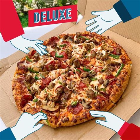 what is domino's deluxe pizza