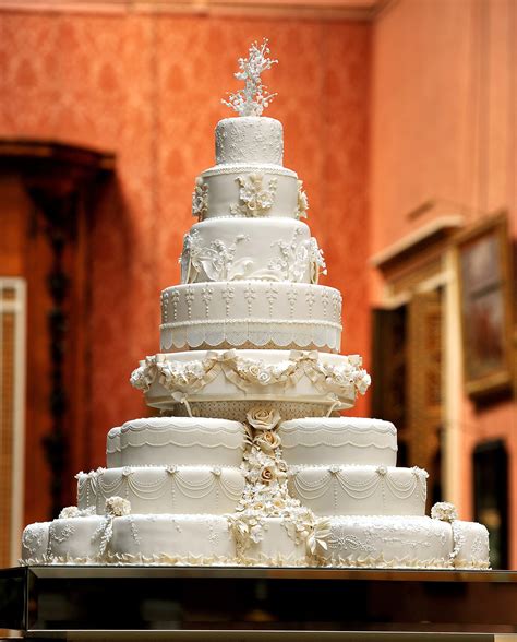 what is meghan marbles wedding cake made of