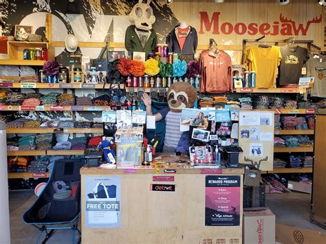 what is moosejaw outlet store