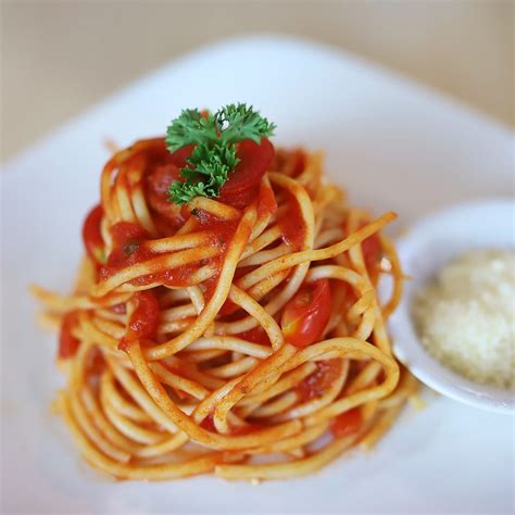 what is spaghetti napolitana