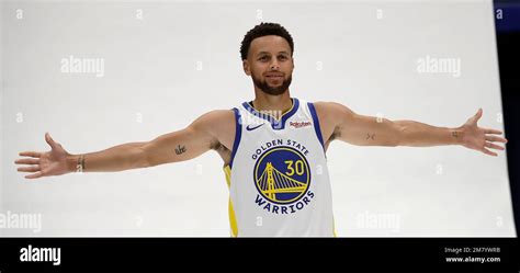what is steph curry wingspan