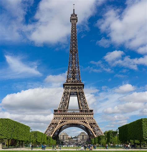 what is the eiffel tower mostly made of