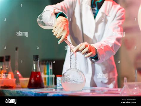 what is the purpose of conducting experiments in a science laboratory