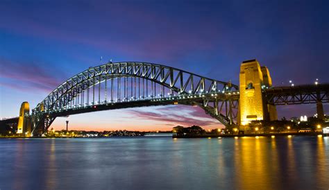 what is the sydney harbour bridge famous for