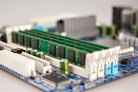 what is the use of random access memory in computer