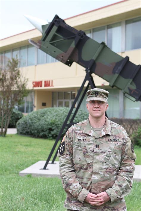 what is the work of captain in army
