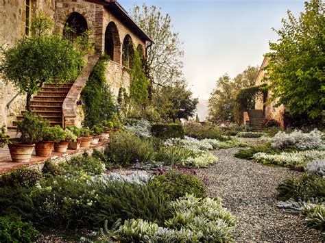 15 Fascinating Ideas Of Tuscan Gardens That Will Amaze You