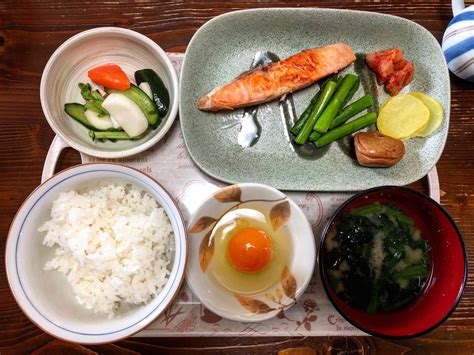what japanese eat for breakfast