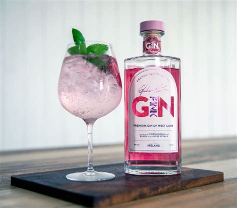 what makes a pink gin pink