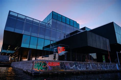 What Makes Architecture Art