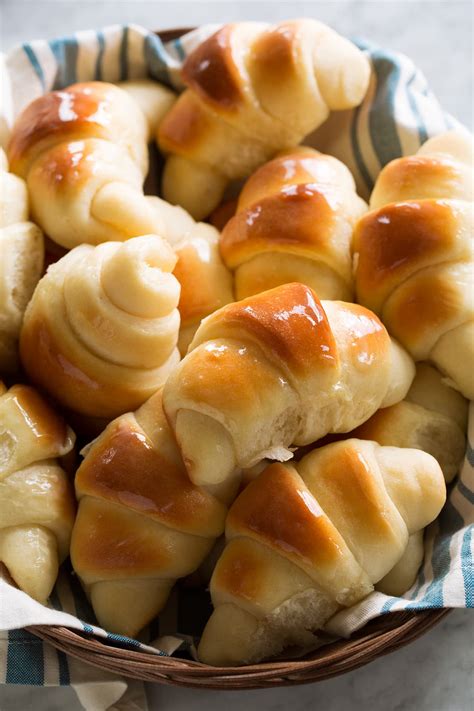 What Makes Dinner Rolls Different From Other Breads