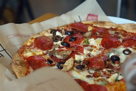 what matthews restaurants deliver pizza
