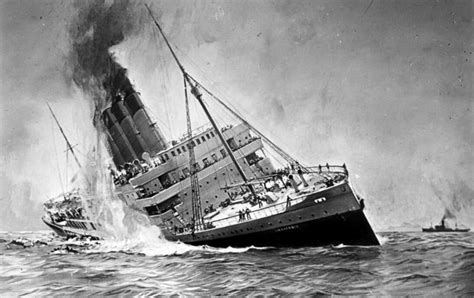 what passenger ship sank in 1915