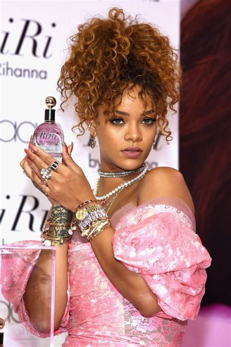 what perfume does rihanna smell like