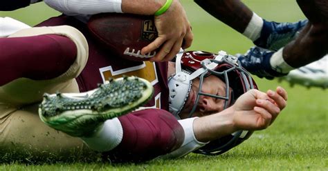 what quarterback had his leg broken