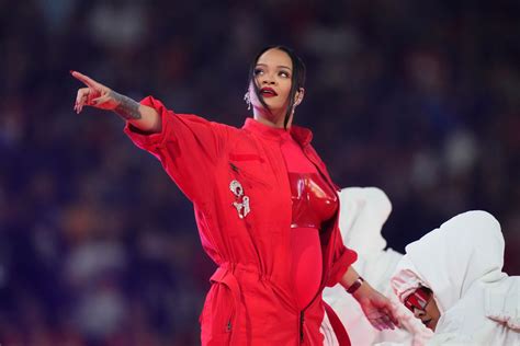 what songs did rihanna sing at the super bowl