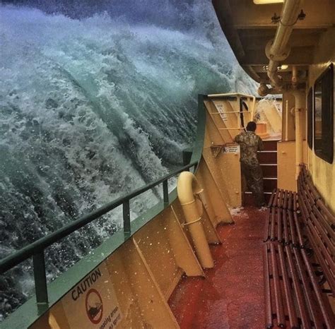 what sort of wave hit the ship
