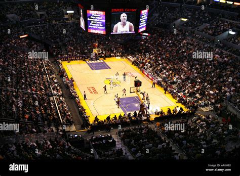 what stadium do the lakers play at