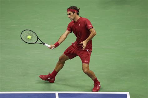 what string tension does federer use