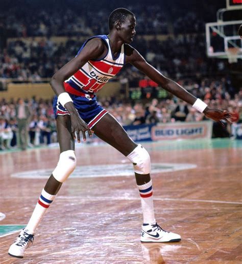 what team does manute bol play for