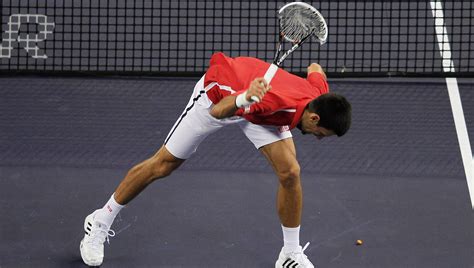 what tennis racquet does novak djokovic use