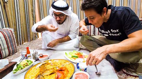 what time do people eat dinner in dubai