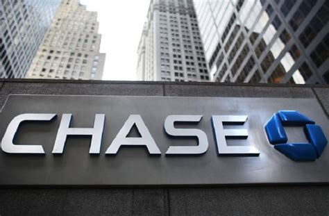 what time does chase bank close on fridays