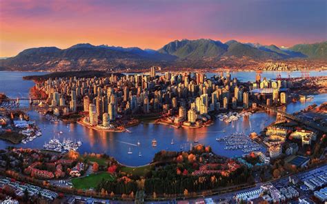what time does it get dark in vancouver in august