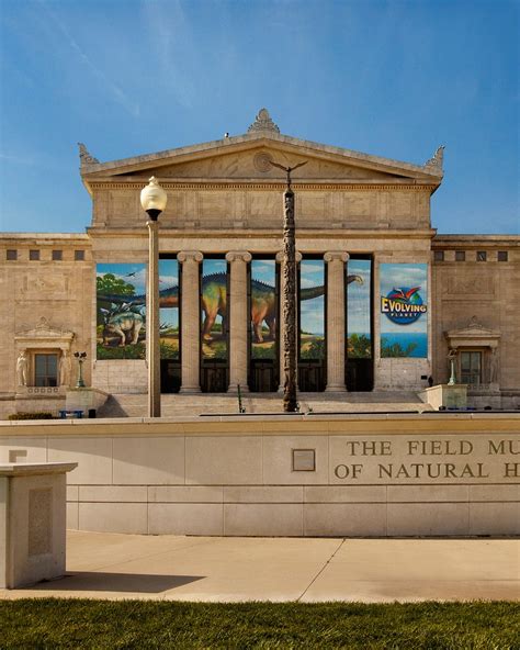 what time does the field museum close