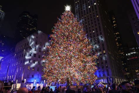 What Time Does The Rockefeller Tree Light
