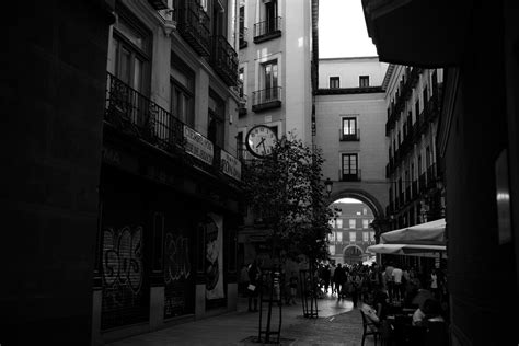 what time is it in madrid spain and tokyo