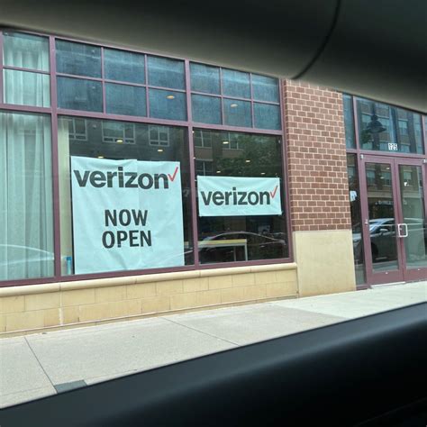 what time is verizon wireless open until